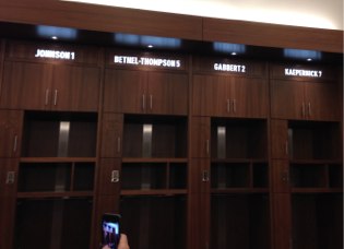 Photo of players' locker room at Levi's Stadium.