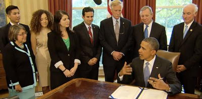 Photo of Kalwis Lo and other students with President Obama in the Oval Office.